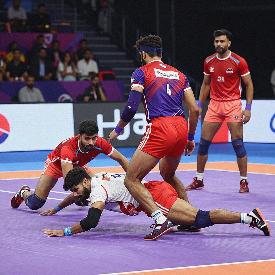 শুরুর সাতজনের বাইরে পাওয়ান: একটি ফাইনাল, একটি তারিখের ফাঁক আর কাবাডির তারকা-ফিল্টার শুরুর সাতজনের বাইরে পাওয়ান: একটি ফাইনাল, একটি তারিখের ফাঁক আর কাবাডির তারকা-ফিল্টার