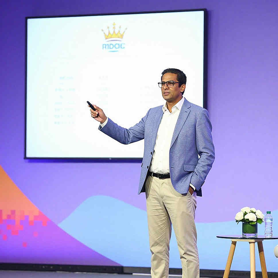 নিলামের হাতুড়ি ও লেজারের নীরবতা: উপসাগরীয় ক্রিকেটে ট্রান্সফার-দরজার আসল দাম