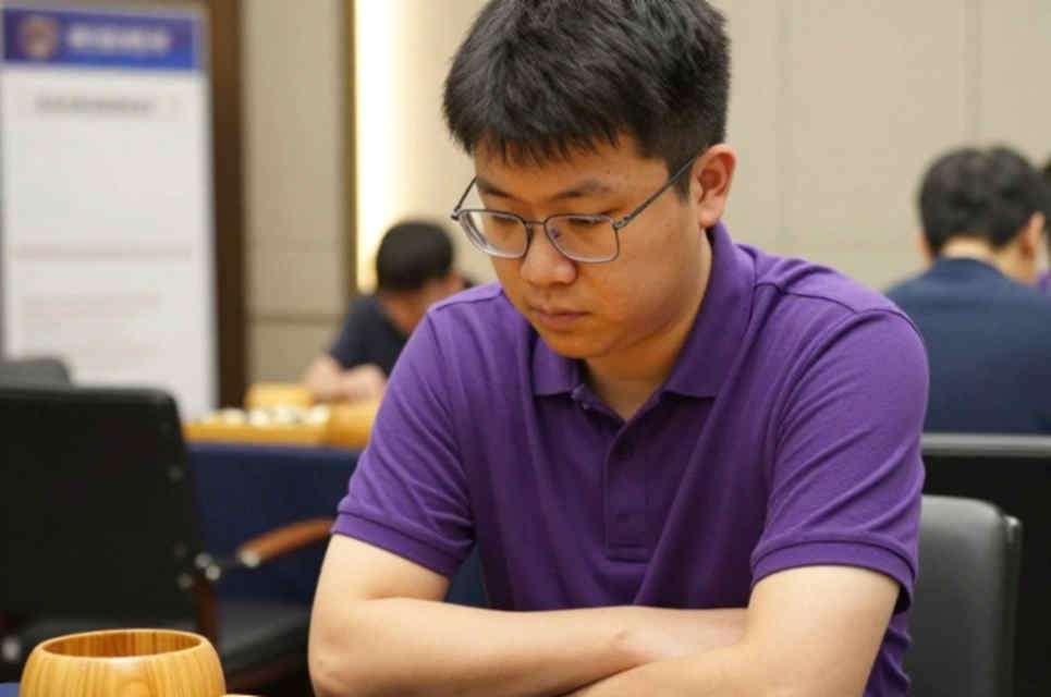 সামরখন্দের ফাইলে যেটা ছিল না: ChessBase Magazine #২২৫ আর বসে-খেলা চেসের শারীরিক বিল